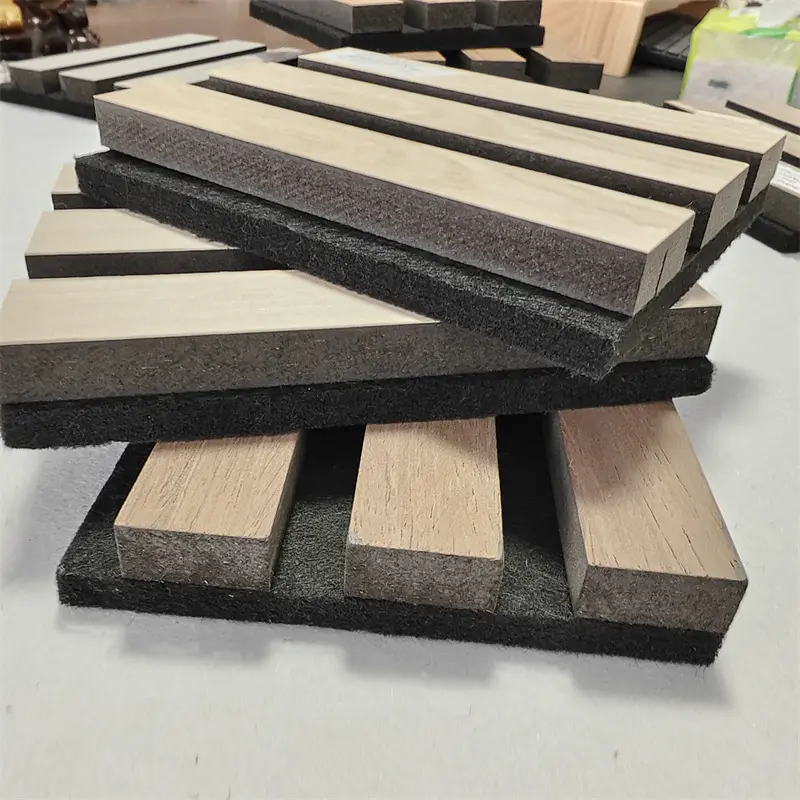 ¿Qué hace que los paneles acústicos de alta calidad sean esenciales para el control del ruido?