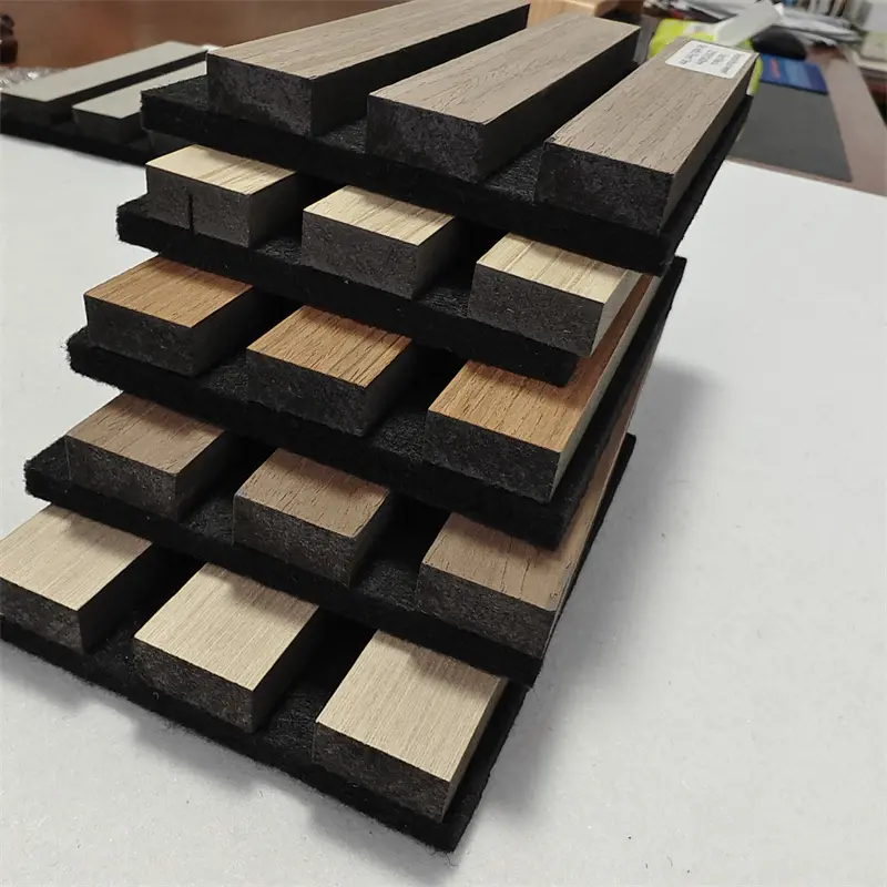 Panel de pared de listones de madera acústica
